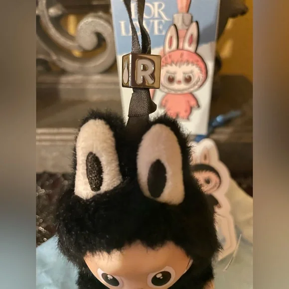 POP MART “R” Black Letter LABUBU THE MONSTERS Pin for Love Series Plush Pendant - Picture 9 of 17